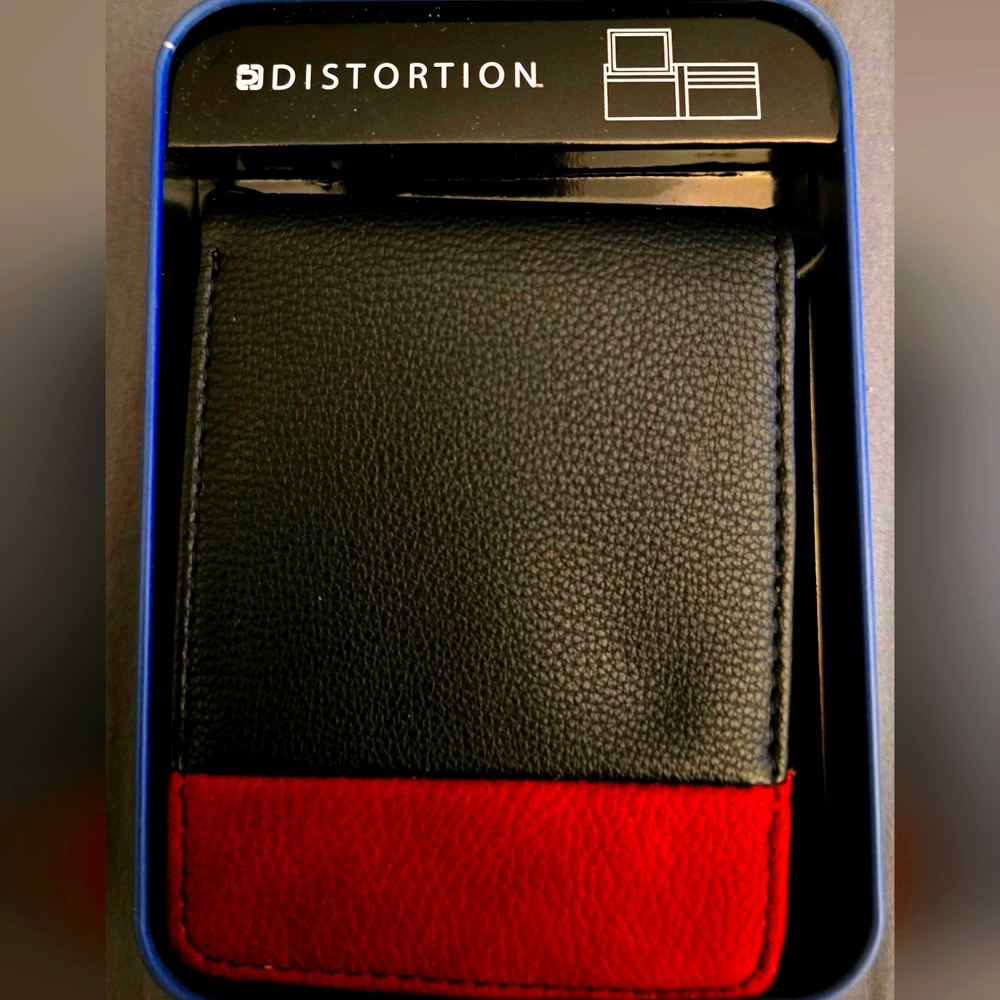 Distortion Elegant Black Wallet with Card Slots